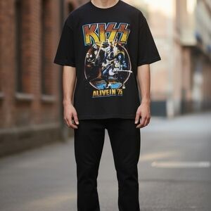 Kiss Black Graphic Tee - Short Sleeve